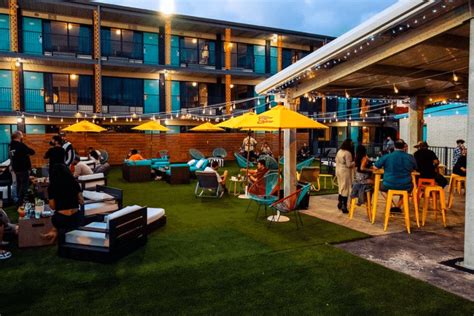 9 Sunny Poolside Bars In Houston