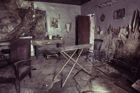 Take A Look At Whats Inside This Abandoned Farmhouse · Thejournalie