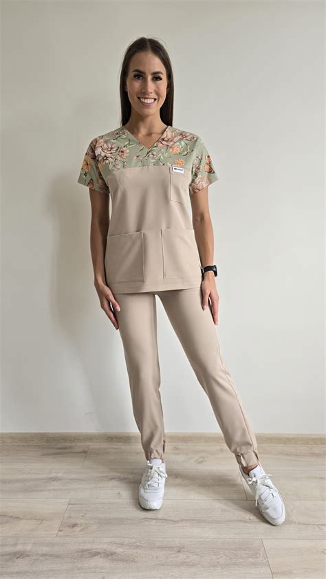 Efimed Komplet Medyczny Damski Scrubs Bluza Kwiaty Br Zowe Jogger