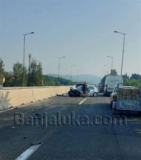 Sudar dva automobila na putu Banjaluka Laktaši povrijeđena žena Foto