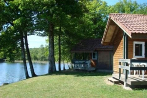 Kamp Camping De L Etang Du Merle U Burgundija Franche Comt Camping Info