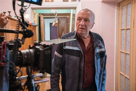 Сериал «Динозавр 2 сезон» (2020) - сюжет, актеры и роли, кадры из сериала
