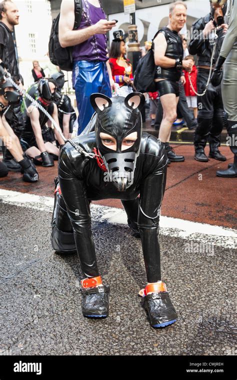 England London jährliche Gay Pride Parade Frau in Leder Katze