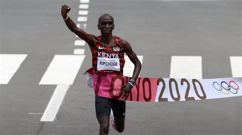 Tokyo Olympics Eliud Kipchoge Successfully Defends His Men S Olympic