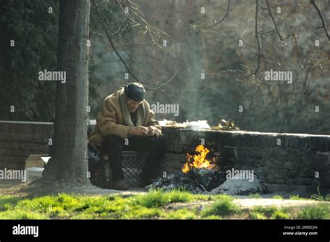 Senior Homeless Men Hi Res Stock Photography And Images Alamy