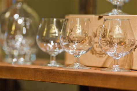 Balloon Glass Also Known As A Snifter This Glass Tends To Be More