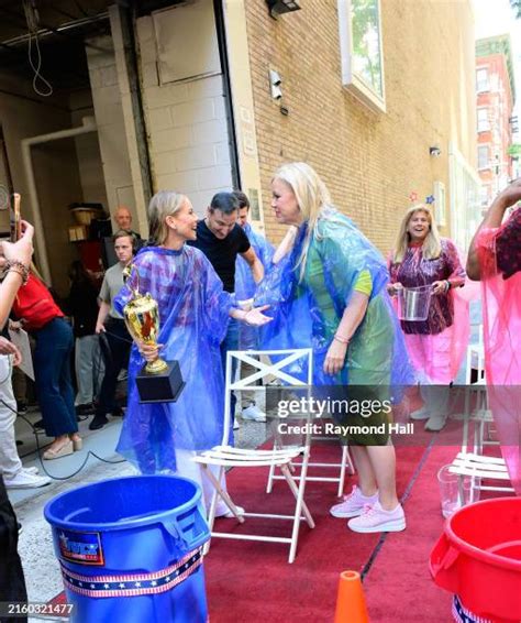 3660 Caroline Rhea Photos And High Res Pictures Getty Images