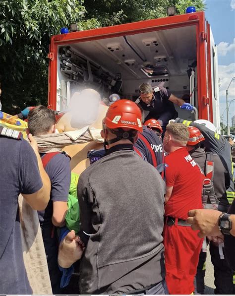 Barbat De De Kilograme Salvat Si Dus La Spital Ghimpele