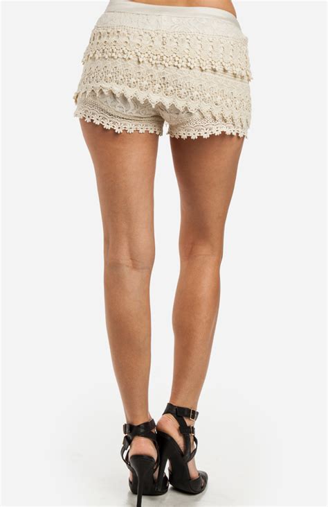 Floral Lace Shorts In Ivory DAILYLOOK