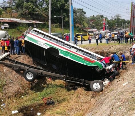 Vuelco De Bus Deja Una Víctima Fatal Y Más De 15 Heridos En Colón En