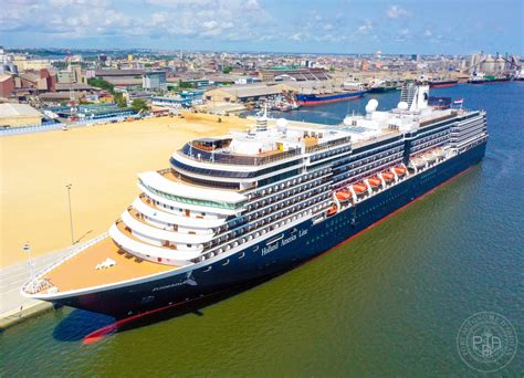 Zuiderdam Le Port D Abidjan Accueille Le Plus Grand Navire De