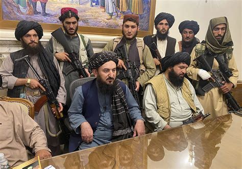 Taliban Commander Gives Press Conference Inside Kabul S Presidential