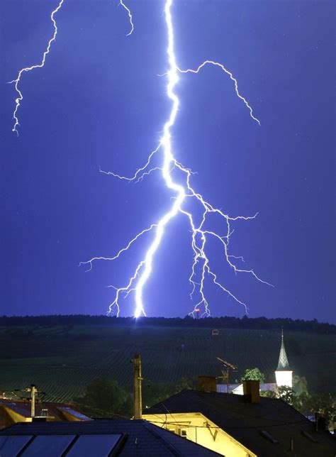 Breathtaking Photos of Lightning Strikes - The Wondrous Pics