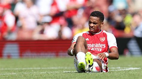 Arsenal Defender Out For Months After Suffering Serious Knee Injury