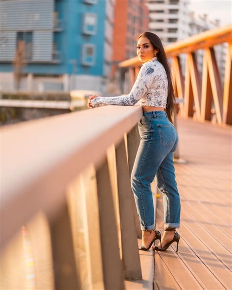 Imágenes de Mujer Joven Latina Vectores fotos de stock y PSD gratuitos Página