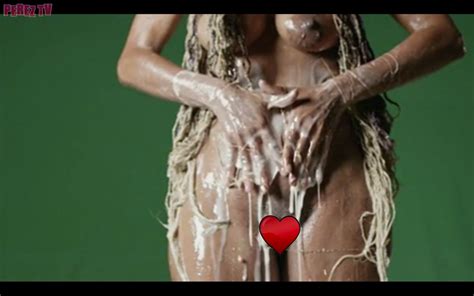 Erykah Badu Naked Uncensored