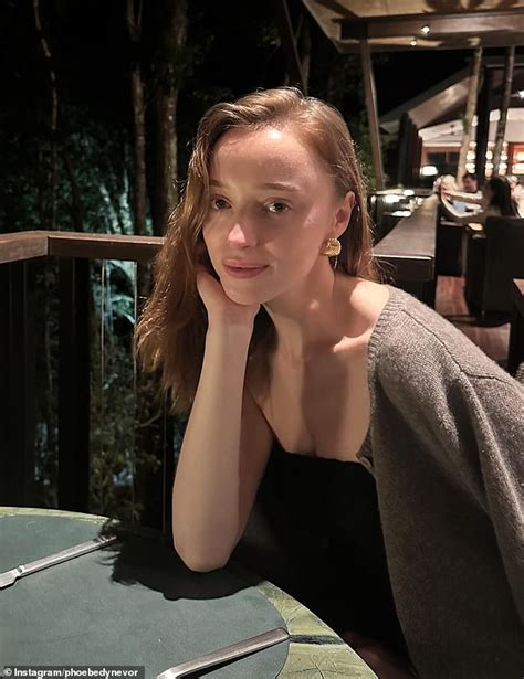 Phoebe Dynevor Aus „bridgerton“ Beginnt In Melbourne Mit Den Dreharbeiten Zu Ihrem Neuen 30