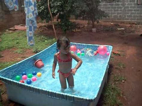 Anna Jullia Brincando Na Piscininha Youtube