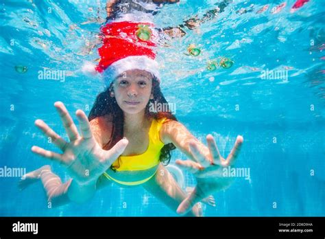 Kleine mädchen badeanzug bikini Stockfotos und bilder Kaufen Seite 3 Alamy