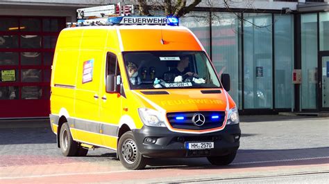 Pressluft Gerätewagen der Feuer und Rettungswache Billstedt F25 auf