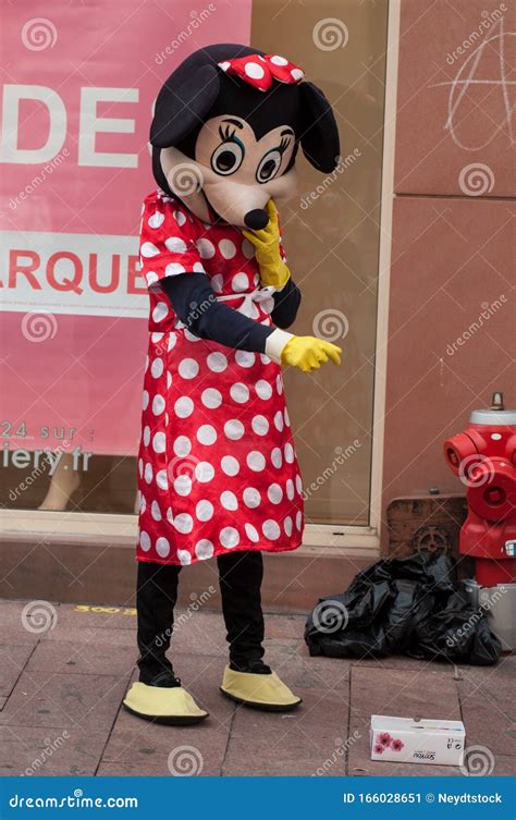 Disney Sparks Outrage After Debuting New Look For Minnie Mouse With