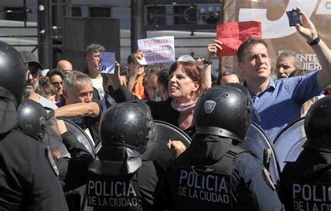 Incidentes Entre Manifestantes Y La Polic A De La Ciudad Diario El Sure O