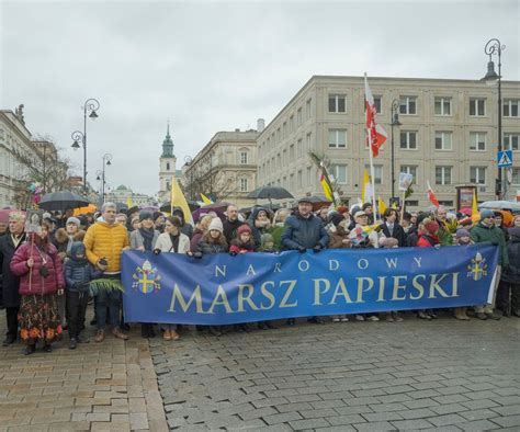 Narodowy Marsz Papieski Trasa Utrudnienia W Ruchu Warszawa