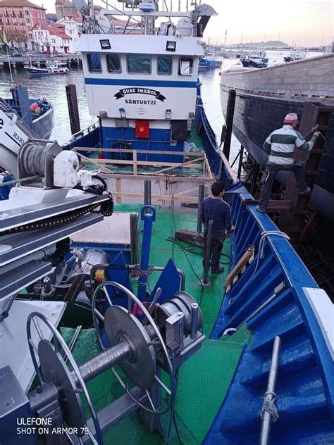 Épinglé sur Barco pesquero Bateaux Pêche