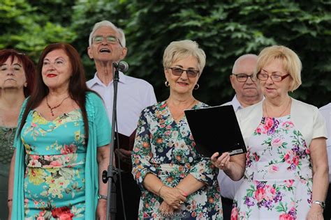 Ostro Cka Seniorada Wspania E Wi To Z Wieloma Atrakcjami Wideo