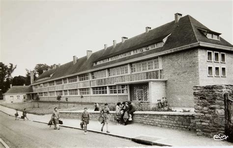 Arnay le Duc Le collège Claude GUYOT Carte postale ancienne et vue