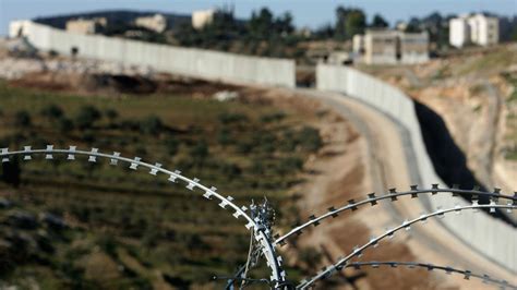 Israel to build wall along border with Jordan