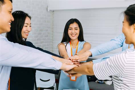 7 Ways To Empower Your Employees Let Them Take The Lead