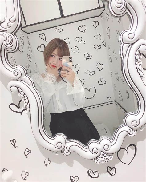 桑原茉萌さんのインスタグラム写真 桑原茉萌instagram「トイレもインスタ映え🎀🎀🌼 みんなが可愛いって褒めてくれたこの服