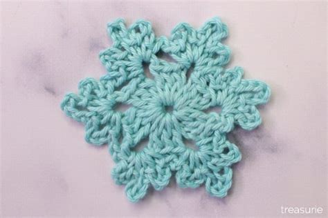 27+ Free Crochet Snowflake Patterns, How to Crochet Snowflakes | TREASURIE