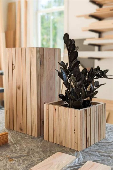 DIY Modern Planter Box Using Cheap Cedar Fence Pickets