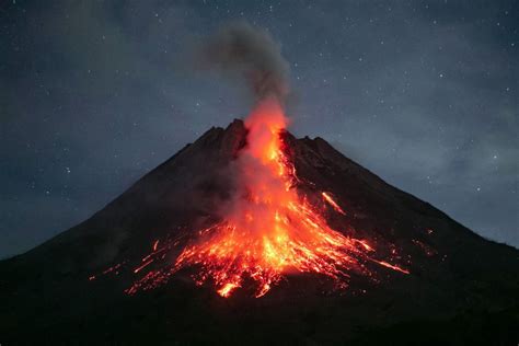 Nueva Espectacular Erupci N Del Volc N Indonesio Merapi Indonesia