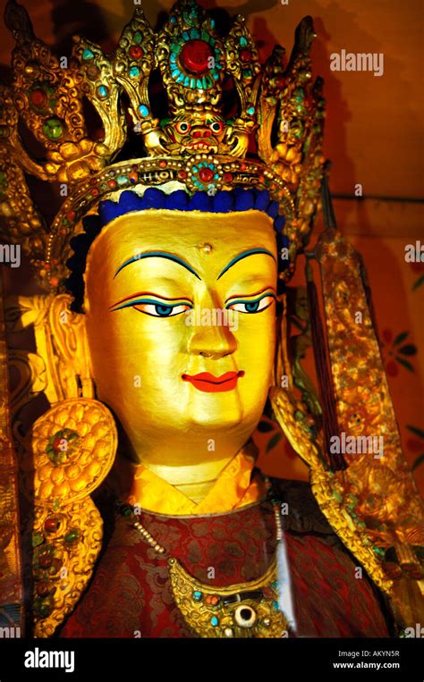 Tibetische Buddhistische Statue Hi Res Stock Photography And Images Alamy