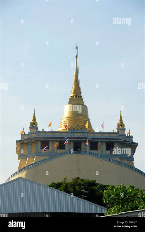 Goldener Berg Tempel Bangkok Fotos Und Bildmaterial In Hoher