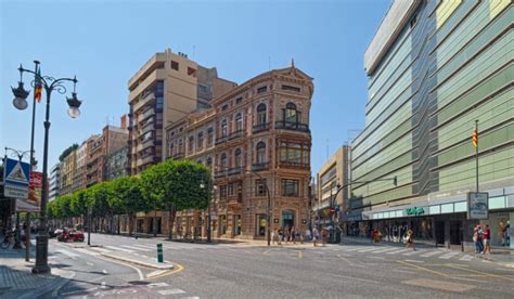 La Calle Col N De Valencia Recuperar Un Carril Para Coches