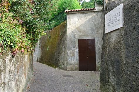 Don Abbondio Incontra I Bravi Al Tabernacolo Luoghi Manzoniani