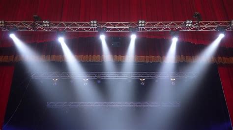 Static white light from stage lighting equipment in a concert hall ...