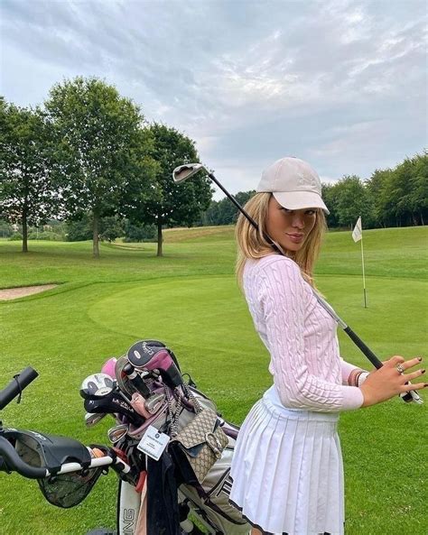 Annie 🕷 Golfe Feminino Looks Vestido E Tenis Looks