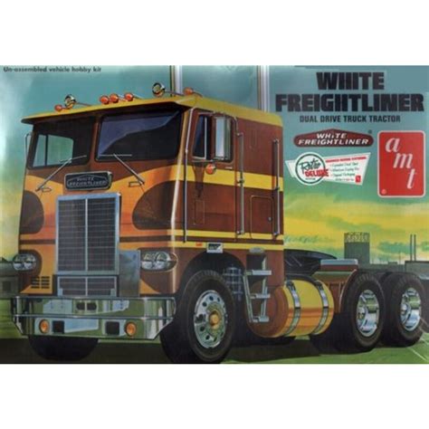 Maquette White Freightliner Dual Drive Tractor