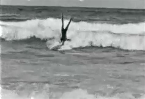 Rare surf footage from 1925 – “The Popular Sport of Surfboarding” – Bondi Beach