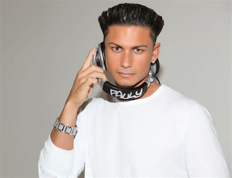 Jersey Shores Pauly D Is Resident Dj At Harrahs The Pool After Dark