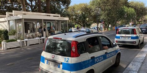 Abusivi A Reggio Calabria Sequestri In Piazza Mantegna L Area Torna