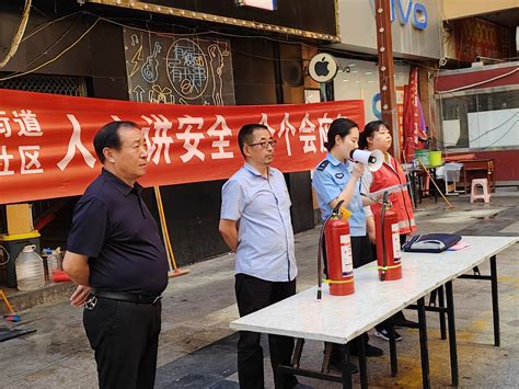 巩义市大钟楼社区心系安全生产月 带领商户进行消防安全演练美食城辖区培训