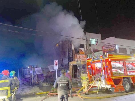 Dos Locales Comerciales Afectados Por Incendio En Santa Cruz