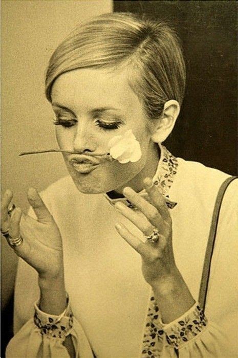 Pin By Itzel Zavala On Photography Twiggy Short Hair Styles Beauty