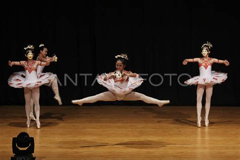 Tari Balet Cerita Tradisional Antara Foto